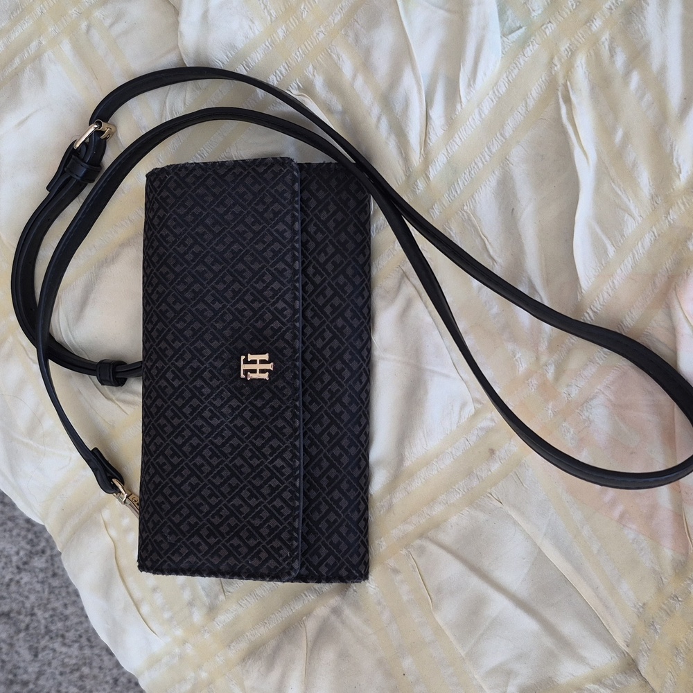 Tommy Hilfiger Signature Logo Black/Taupe Crossbody Wallet Shoulder Bag